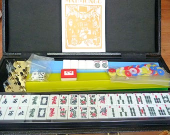Vintage Mahjong Set 166 Pieces in Faux Leather Carry Case Complete with Dice, Wind Indicator, Counters and Racks Portable