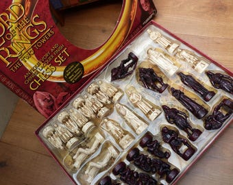 Last Level Herr Der Ringe "Die Zwei Türme" Schachfiguren Set - 12 Miniatur-Skulpturen