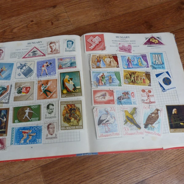 Vintage Stamp Album 750 World Stamps Europe USA Africa 200+ pages Stanley Gibbons Fanfare Stamp Album