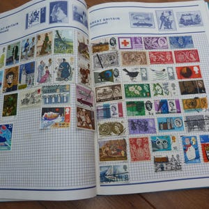 Vintage Stamp Album 100 World Stamps 1970s-80s Europe Asia 150 pages Stamp Album