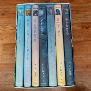 The Complete Chronicles of Narnia Collection Slipcase containing Seven Hardback Illustrated books CS Lewis 7 Book box set