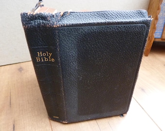 Vintage Holy Bible Old and New Testaments King James Bible Oxford Soft Leatherette Bound 1940s Bible with 9 Pages of Maps