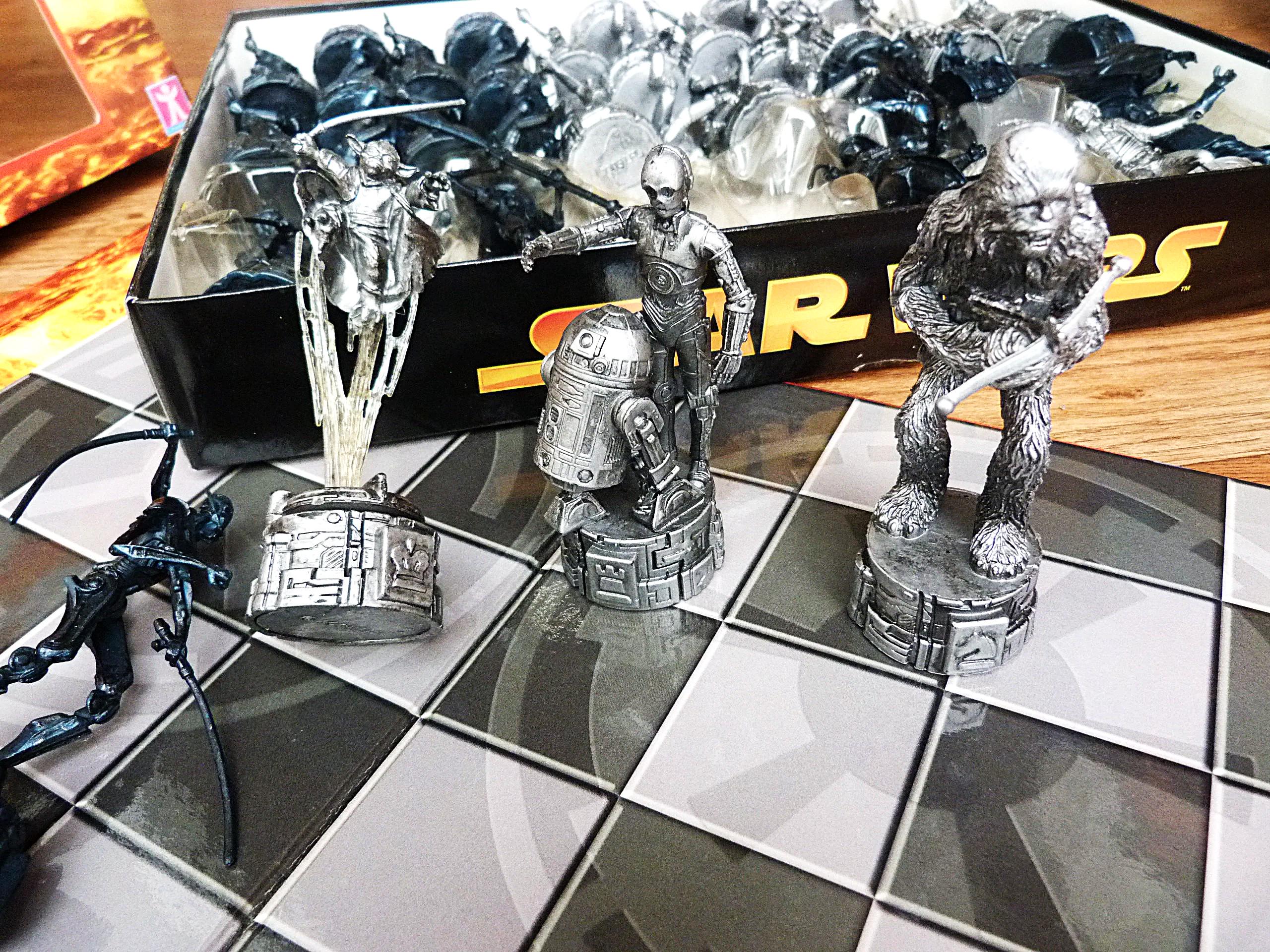 Vintage Star Wars Saga Edition 3D Chess Set With Folding Board