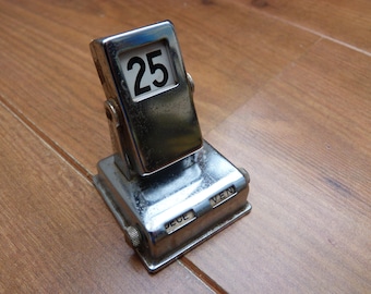 Vintage Metal Perpetual Flip Calendar in French. 1950s Metal Desktop Calendar