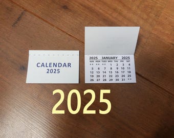 Mini bloc de calendario 2025 con encuadernación cosida. Ideal para manualidades: convierte cualquier cosa en un calendario con estas pestañas. Paquete de 2 a 10.