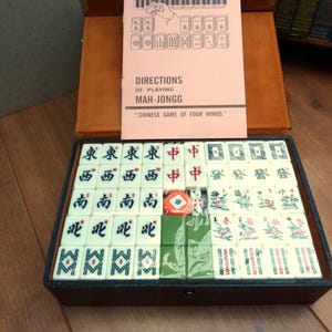 Vintage SEALED Mahjong Set in Carry Case Complete with 148 Pieces, Dice and Wind Indicator Gibson&#39;s Portable vintage