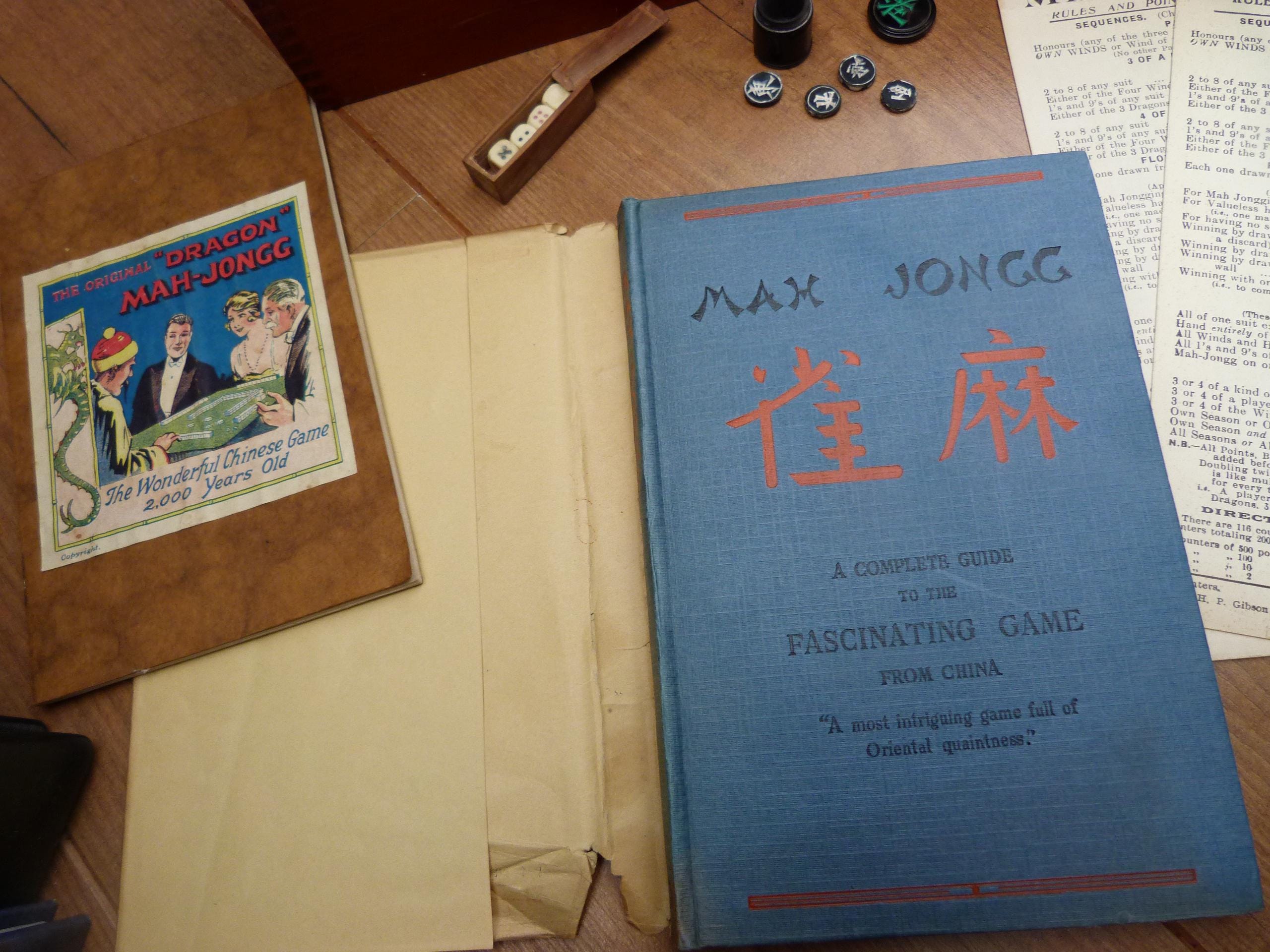 1920年代のアンティーク麻雀セット（木箱入り、竹製駒148個