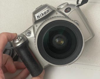 geh.Nikon-N55-35-mm-Spiegelreflexkamera mit Autofokus und 28-80-mm-Zoomobjektiv