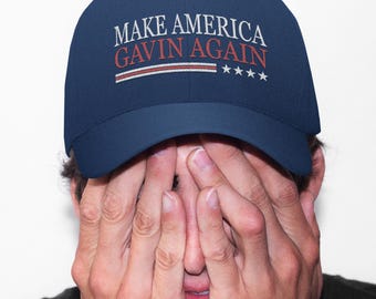 Gorra de pana bordada con el lema "Make America Gavin Again": una parodia política