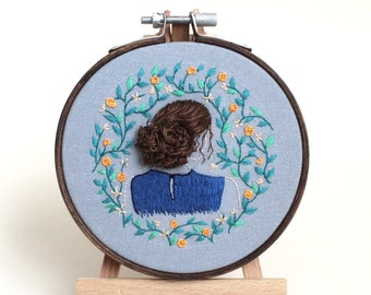 Girl embroidery mini hoop on cotton fabric, embroidery art with 10cm hoop, hoop art, gift embroidery, Hair embroidery