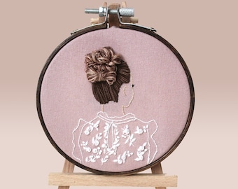 Girl embroidery mini hoop on cotton fabric, embroidery art with 10cm hoop, hoop art, gift embroidery, Hair embroidery