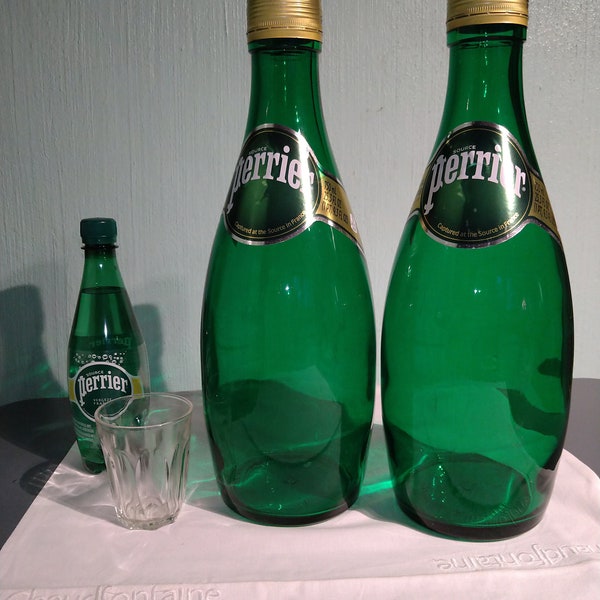 D'énorme bouteille d'eau de Perrier. Verre. Bouteille publicitaires 3 l, 40 cm, 15", double magnum. Incroyable, vintage. Deco très amusant.