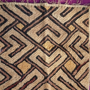 Original Raphia Bast Afrika Teppich, Vintage, handgemacht aus den Dörfern Kasai im Kongo vom Stamm Kuba Shoowa, 67 x 64 cm, 27 x 25 &quot;