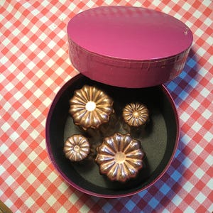 Small Canelé de Bordeaux set. Vintage copper baking pans. Original French old quality. 2 classic, 2 mini. Kitchenalia sampler set.