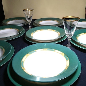 Arcopal France. DinnerService for 8 p. Cult classic 70/90s. Rare quantity Cortina Vesuve green marbled. 24-27 piece choice. Vintage. USA:DDP