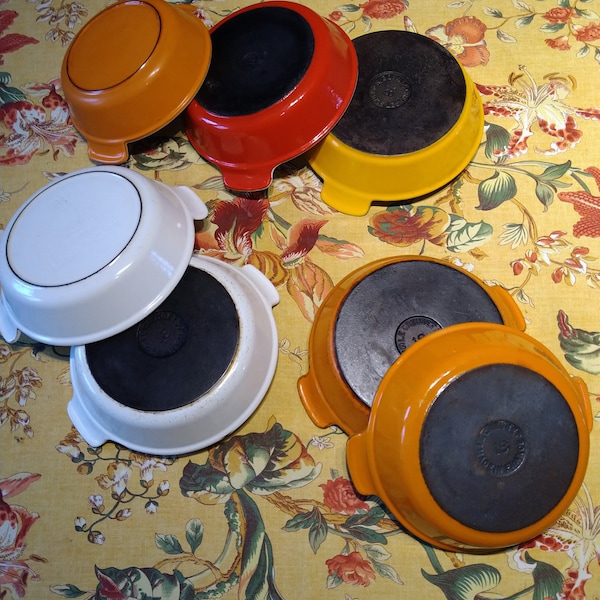 Le Creuset, Cousances. The French gratin classics. Round, strong, forever. Size 18 and 16. Vintage. Choice:  sets of 2 or 3, or complete 7.