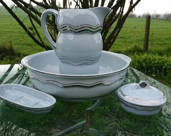 Waschset Art Deco Villeroy & Boch, zartblau mit Silberstreifen, schwungvolles Design, äußerst selten, gut erhalten, 4 Teile, antik vintage