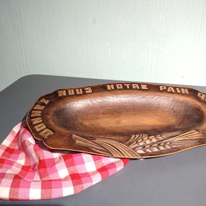 Old French oval bread plate, wood, hand carved, rustic, French inscription &quot;Give us our daily bread&quot;. 1920-30s. Vintage