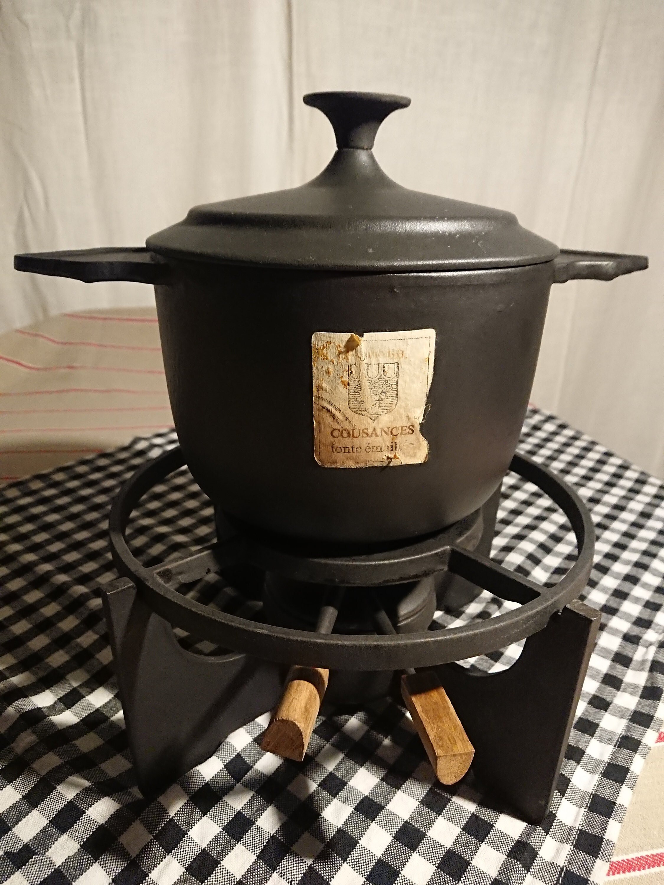 Service à Fondue Cousances - Caquelon En Fonte Noire - Complet - Occasion - Rouge