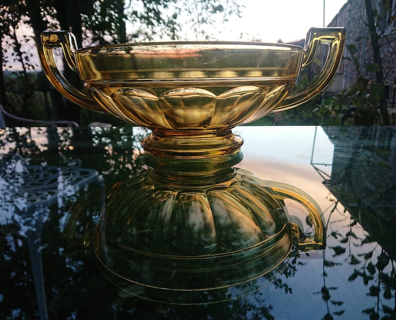 Val St. Lambert, Art Deco, Coupe Noemie, 1935, by Charles Graffart, Rene Delvenne, amber colour, top condition, bottom signed Val St Lambert image 1