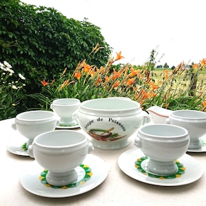 Lion&#39;s Head Arrangement for 6 people. Cups white. Plates, tureen: French text. Category selection, combinable.Vintage. Sauce boat for free
