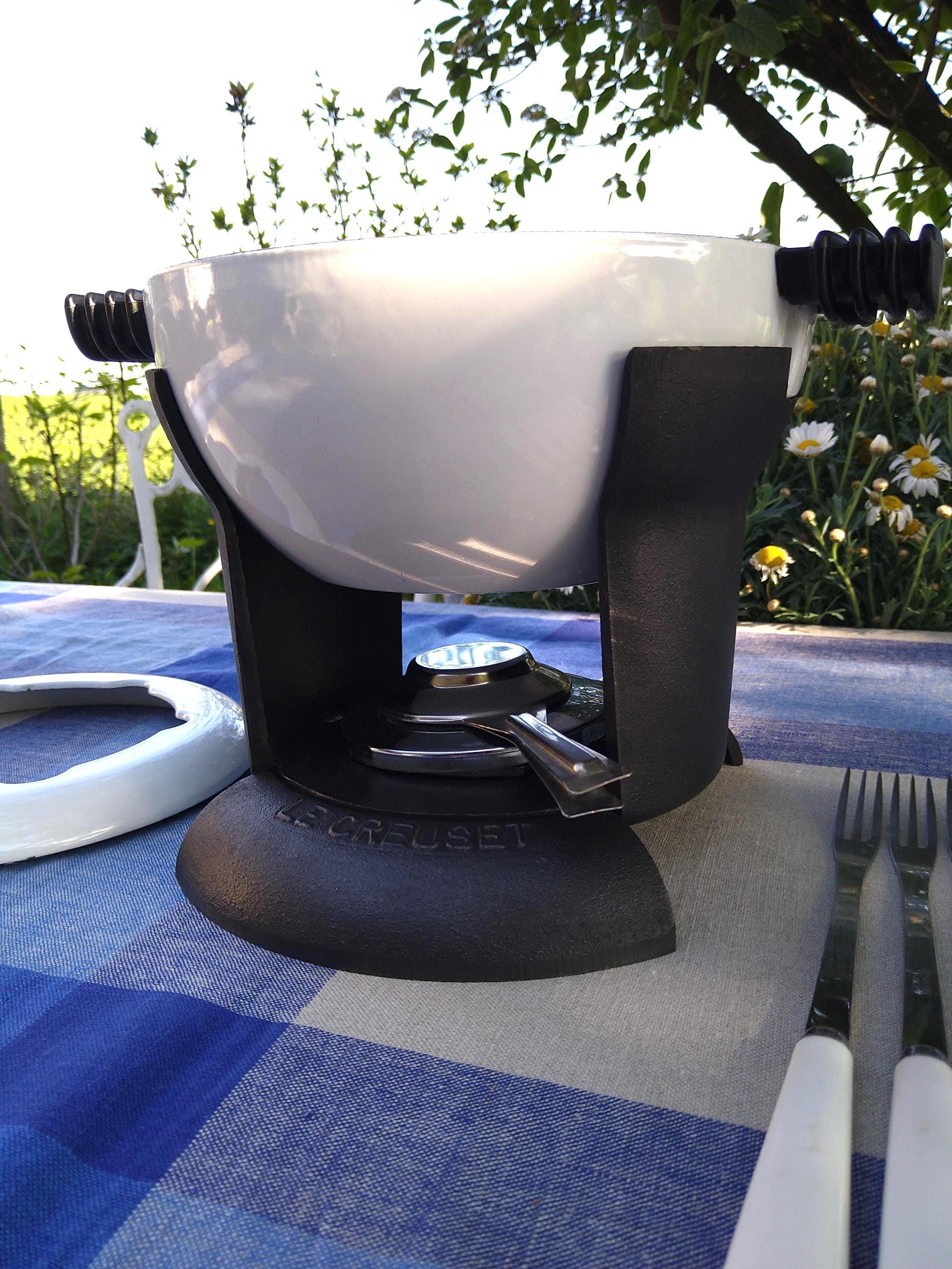 LeCreuset fondue set, a rare Art Deco/Bauhaus-style retro item. Snow-white pot. Enameled cast iron, excellent condition, vintage.