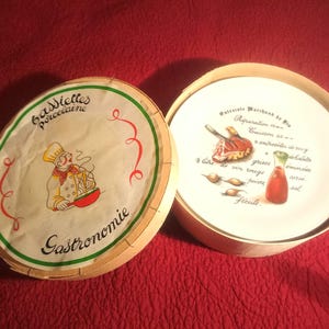 6 French gastronomic porcelain plates, MEHUN. Manufactory L Àrc en Ciel. 6 different recipes with illustrations, French text. Vintage. box.