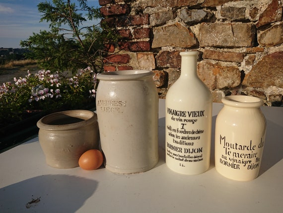 Alte Gewürzgefäße. Steingut. Senftöpfe, Essigflasche, BORNIER Dijon. Die Klassiker für Küche oder Garten. Gut erhalten. Senf, Essig. Confit.
