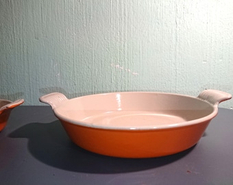 Rare: 1 André Cousances large gratin dish left. Before merger with Le Creuset. 22cm, 9 inches. Enamelled, cast iron. Classic round. Vintage.
