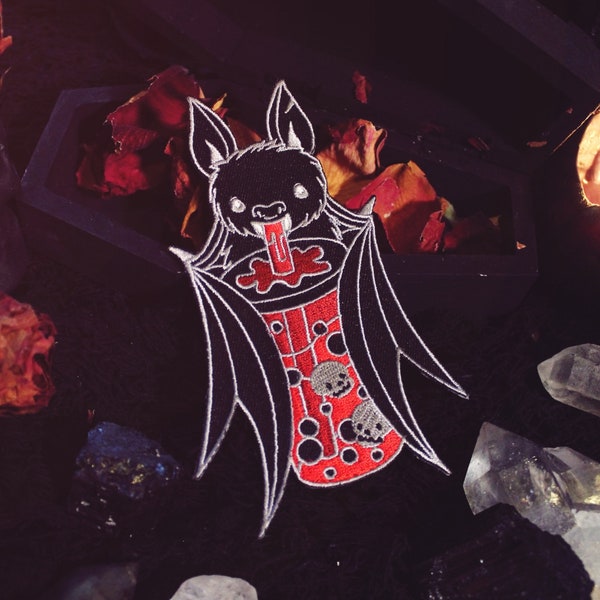 Bat Boba Patch - 5" opstrijkbare geborduurde patch - Vampire Blood Bat Gothic Bubble Tea Spooky Cute Skulls Halloween