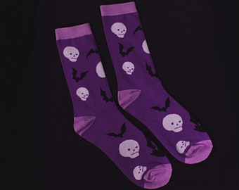 Skulls & Bats Socks Purple Edition - Spooky Goth Halloween Gothic Horror Cute Cotton Black Grey Socks