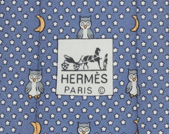 Corbata de seda para hombre Hermes con estampado de búhos y lunas (7997) / Corbata