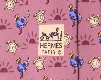 Corbata de seda para hombre Hermes con estampado de gallos y relojes, modelo 7566 / Corbata de cuello