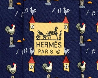 Corbata de seda para hombre Hermes con estampado de gallos y relojes (modelo 7871) / Corbata