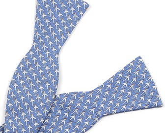 Pajarita de seda para hombre Hermes con estampado de aviones y pájaros / Corbata de lazo