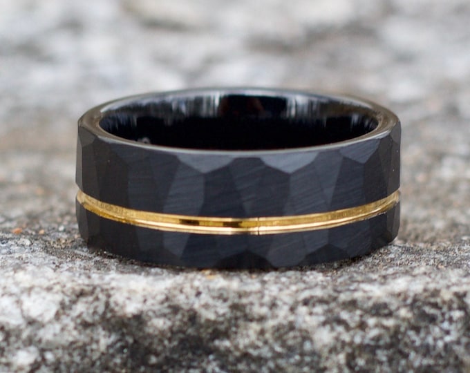 HAMMERED BLACK WEDDING Ring with yellow Gold, Hammered Ring, Yellow Gold Engagement Ring, Unique Ring, Men's Wedding Band