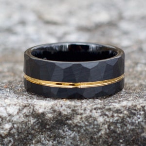 HAMMERED BLACK WEDDING Ring with yellow Gold, Hammered Ring, Yellow Gold Engagement Ring, Unique Ring, Men's Wedding Band