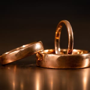 ポリッシュ仕上げのローズゴールド結婚指輪、2 mm 4 mm 6 mm、男性または女性用のローズゴールドリング、ローズゴールドメッキのタングステンリング