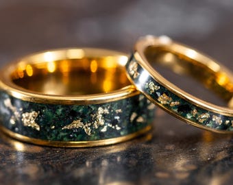 Gold Wedding Band with 24k Gold Flake and Moss Agate Stone, Gold Wedding Ring for Men Women, 4mm 8mm Couples Gold Black Rings, Moss Agate
