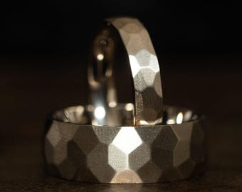 Anello in titanio martellato color argento con finitura tagliata a macchina, anello di coppia in argento per uomo e donna, 4 mm 8 mm