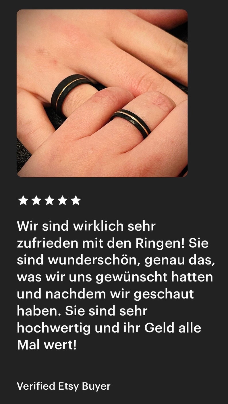 Puede incluir: Dos alianzas de boda negras y doradas con un borde biselado. Los anillos se llevan en los dedos de dos manos. Los anillos son una forma hermosa y &uacute;nica de simbolizar tu amor y compromiso.