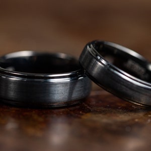 Geborstelde zwarte wolfraam ring voor mannen vrouwen, rustieke zwarte trouwring, 6mm 8mm, zwarte trouwring wolfraamcarbide afgeschuinde randen, zwarte ring