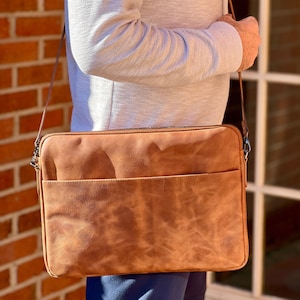 Custom Leather Messenger Bag, MacBook Case, Shoulder Bag, Laptop Bag, MacBook Sleeve, iPad Cases, Laptop Bag, iPad Sleeve, Portfolio Case