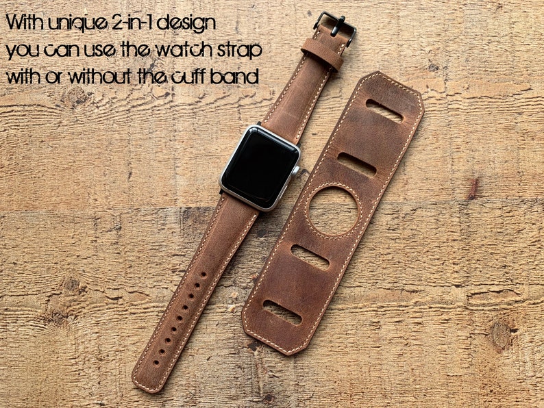 Peut inclure: Un bracelet de montre en cuir marron avec une montre connect&eacute;e argent&eacute;e et une manchette en cuir d&eacute;tachable. Le texte indique : With unique 2-in-1 design you can use the watch strap with or without the cuff band. Le bracelet poss&egrave;de une boucle.