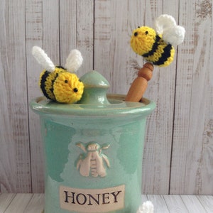 Bee PDF knitting pattern