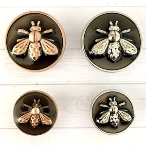 18mm/25mm Bee design metal shank buttons.