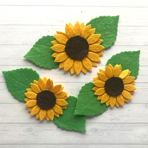 3 x tournesols et feuilles en feutre, tournesols en feutre, fleurs coupées à l'emporte-pièce, décoration florale, formes de fleurs en feutre, décorations de carte en feutre.