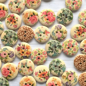 Floral Wooden Buttons, Vintage Style, 18mm (Set of 9)