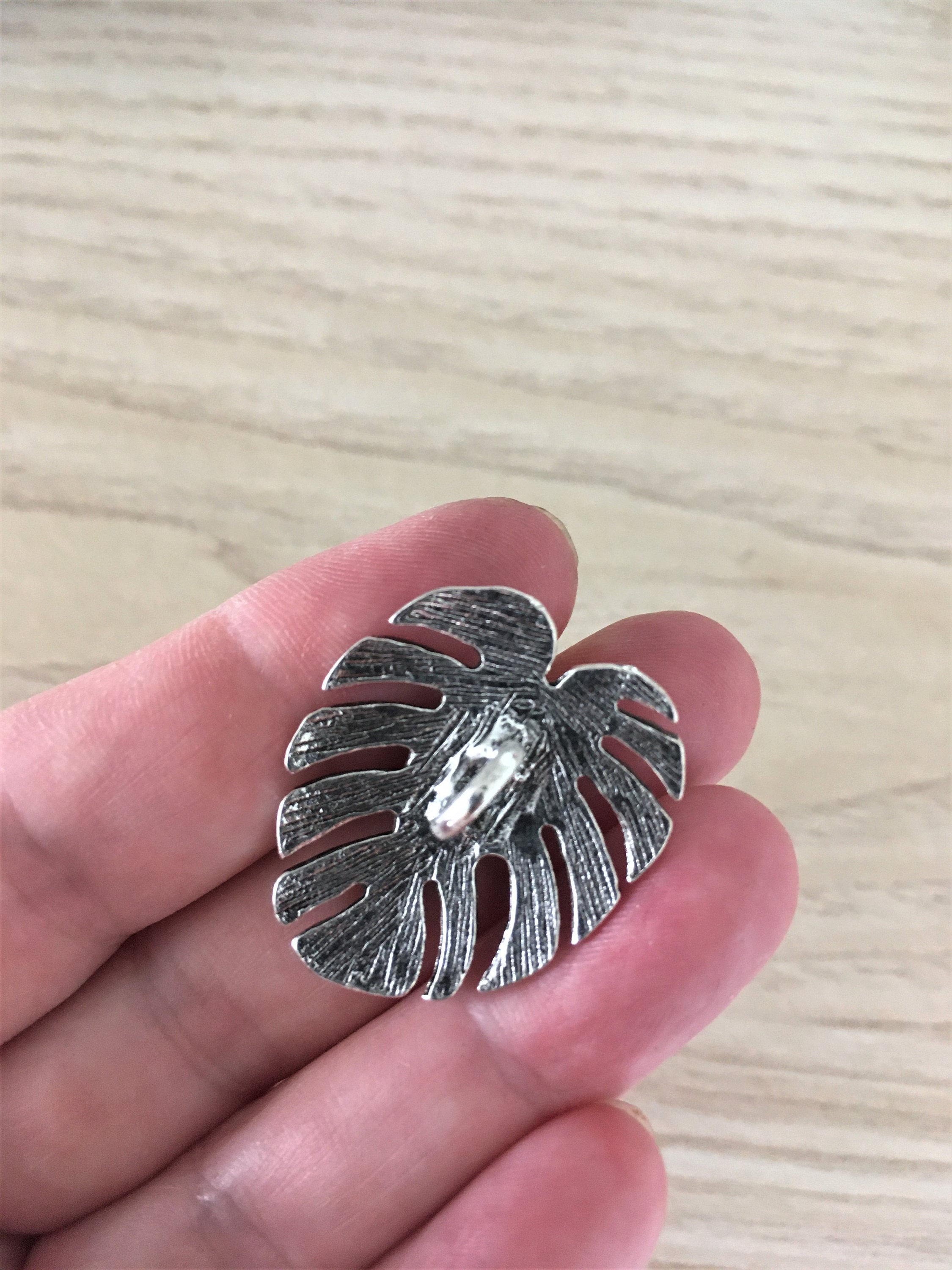 ヒン　メタル置物 ヒン　メタル置物