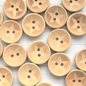 20 mm WOODEN STAR PRINT Buttons x 8, Natural colour wooden buttons, Star buttons, Star print button decorations, Star design buttons.